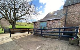 Oaklands Cottage On A Rural Farm